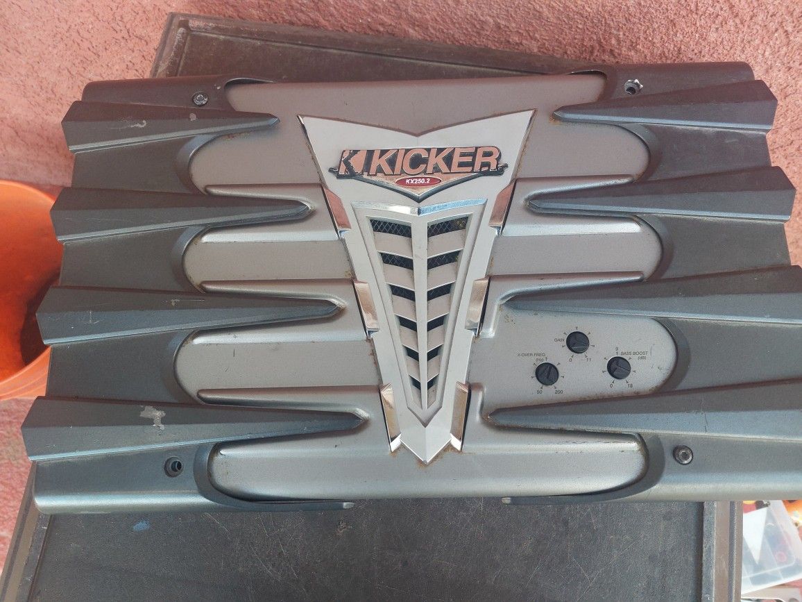 AMPLIFICADOR AMPLIFIER KICKER 2 CHANELS GOOD CONDICIÓN ABLO ESPAÑOL
