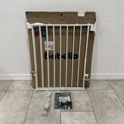 Extra Wide Pet Gate / Baby Gate - Fits Openings 26” - 43”