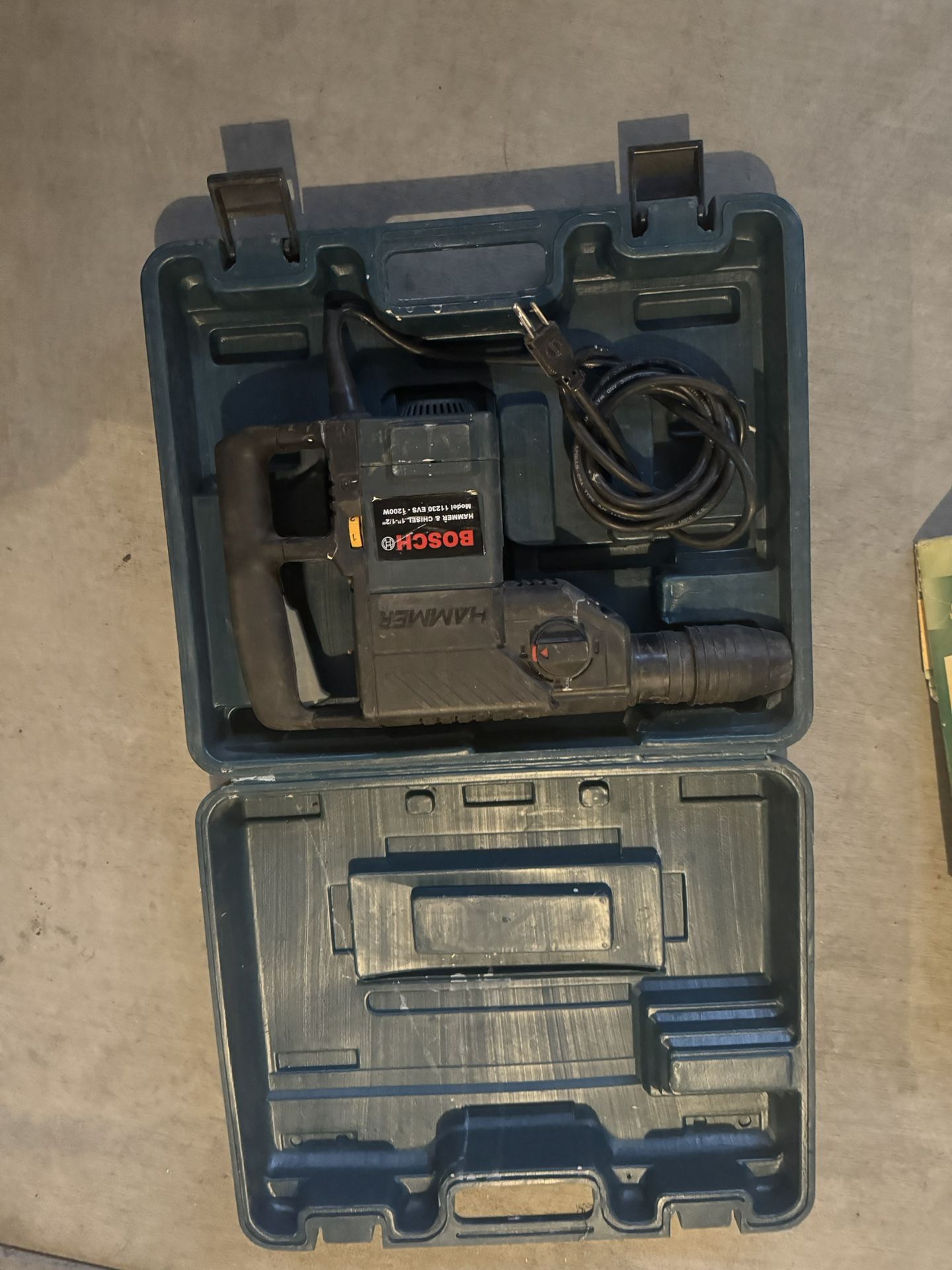 Bosch hammer drill 1-1/2 1200w