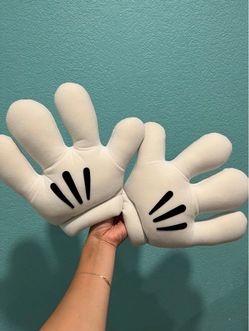Disney Parks: Mickey Mouse Plush Gloves