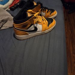 Yellow Ones Are 50$ Purple Ones 30$ Red Ones 30$ All Soze 5 And A Half