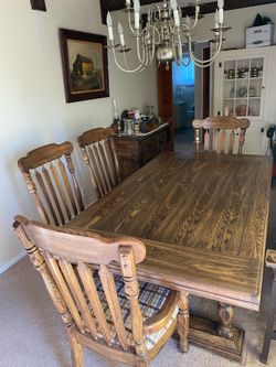 Dinner table an chairs