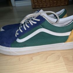 Yacht Club Vans