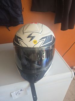 Motorcycle helmet