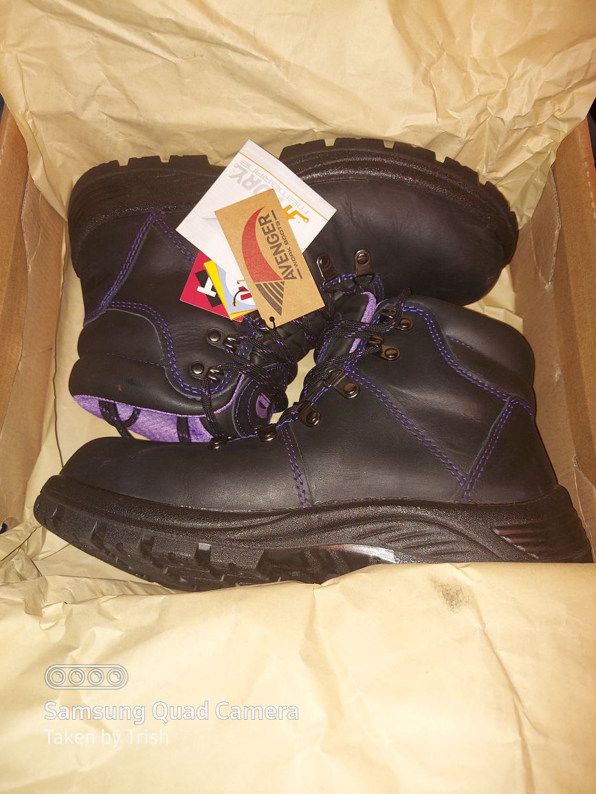 NWT purple/black Women's Avenger steel toe waterproof work boots, size 7 1/2