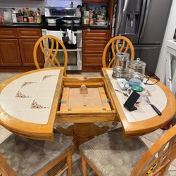 Round table With Leaf And 4 Chairs