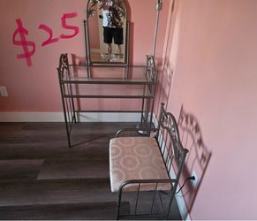 Vintage Style Vanity Set – $25