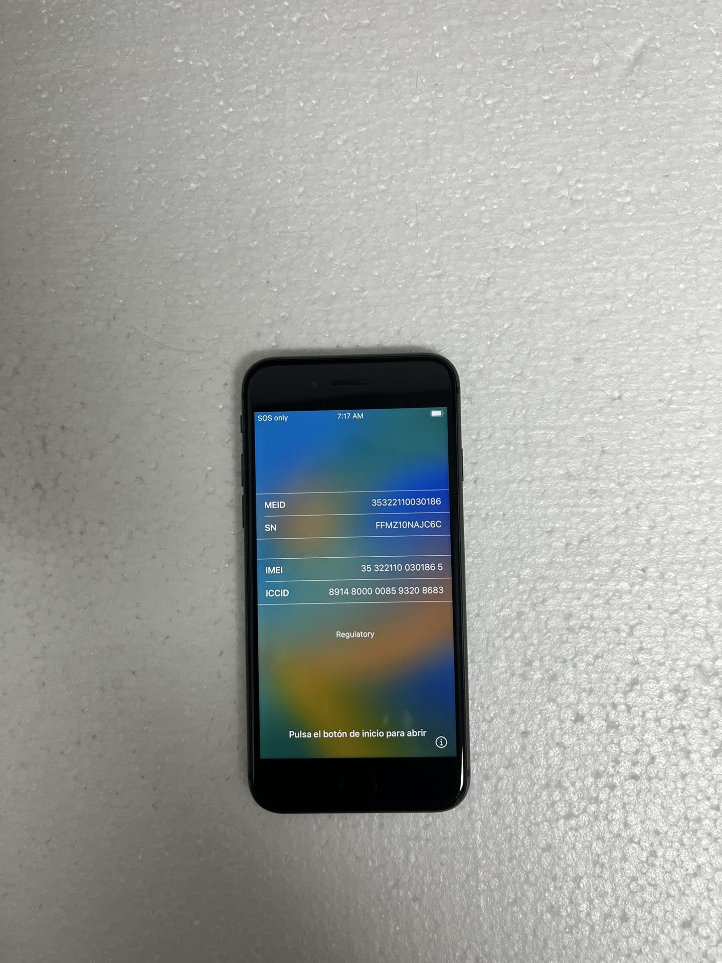 iPhone 8 ( 64 GB ) ( Unlocked )