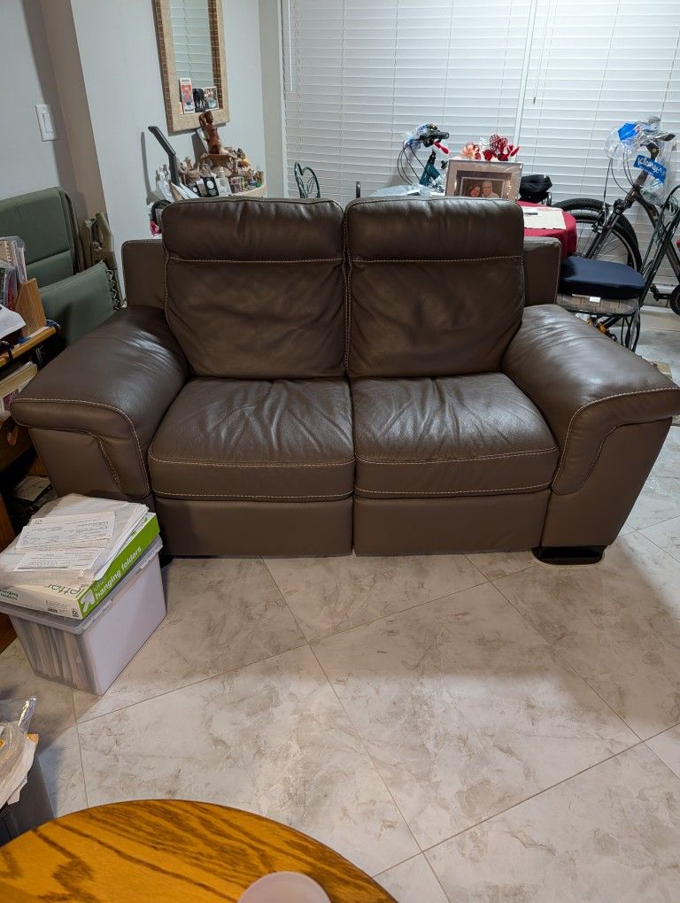 Leather Loveseat (Reclining)