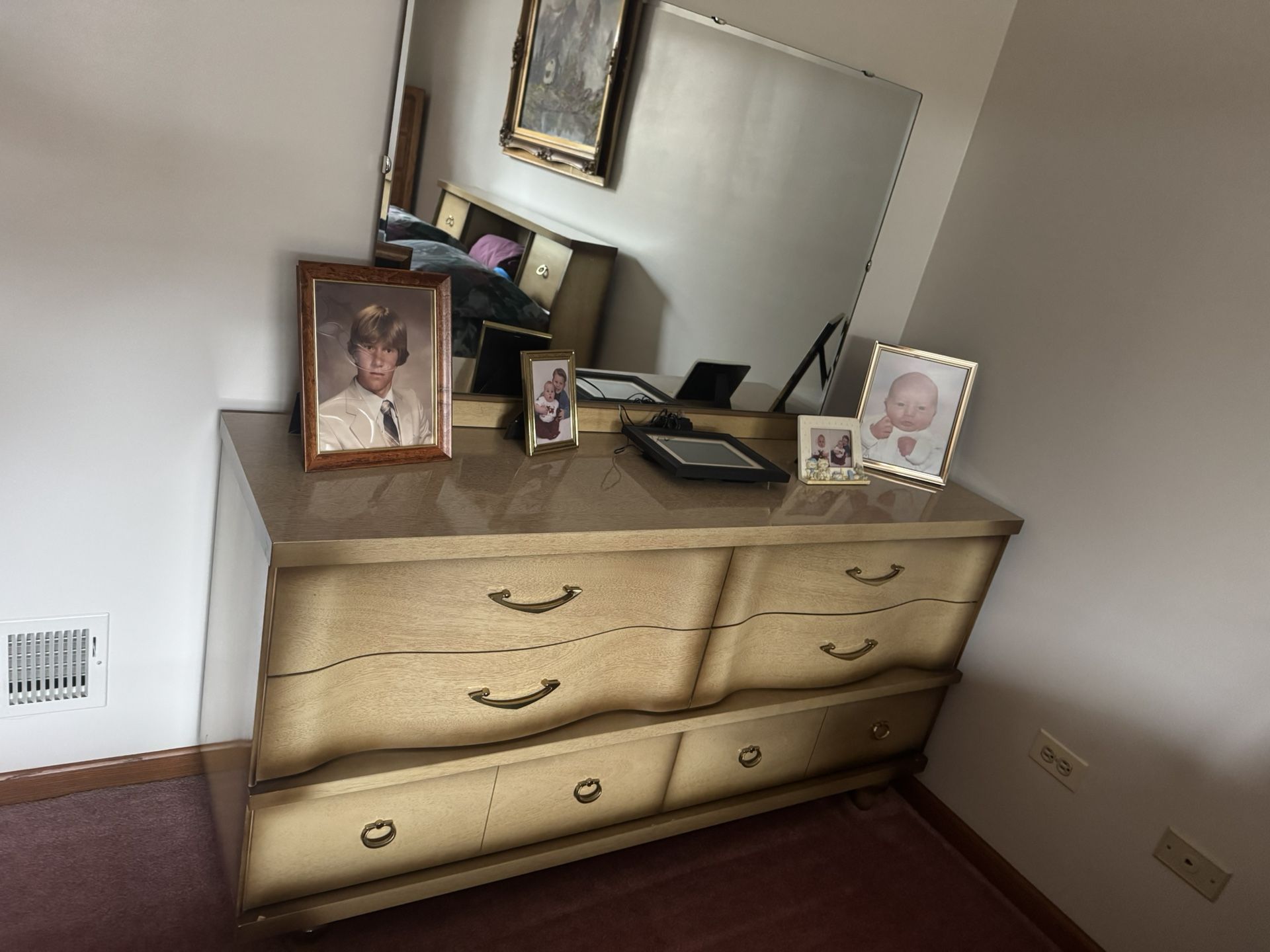Vintage Full bedroom set with Dressers