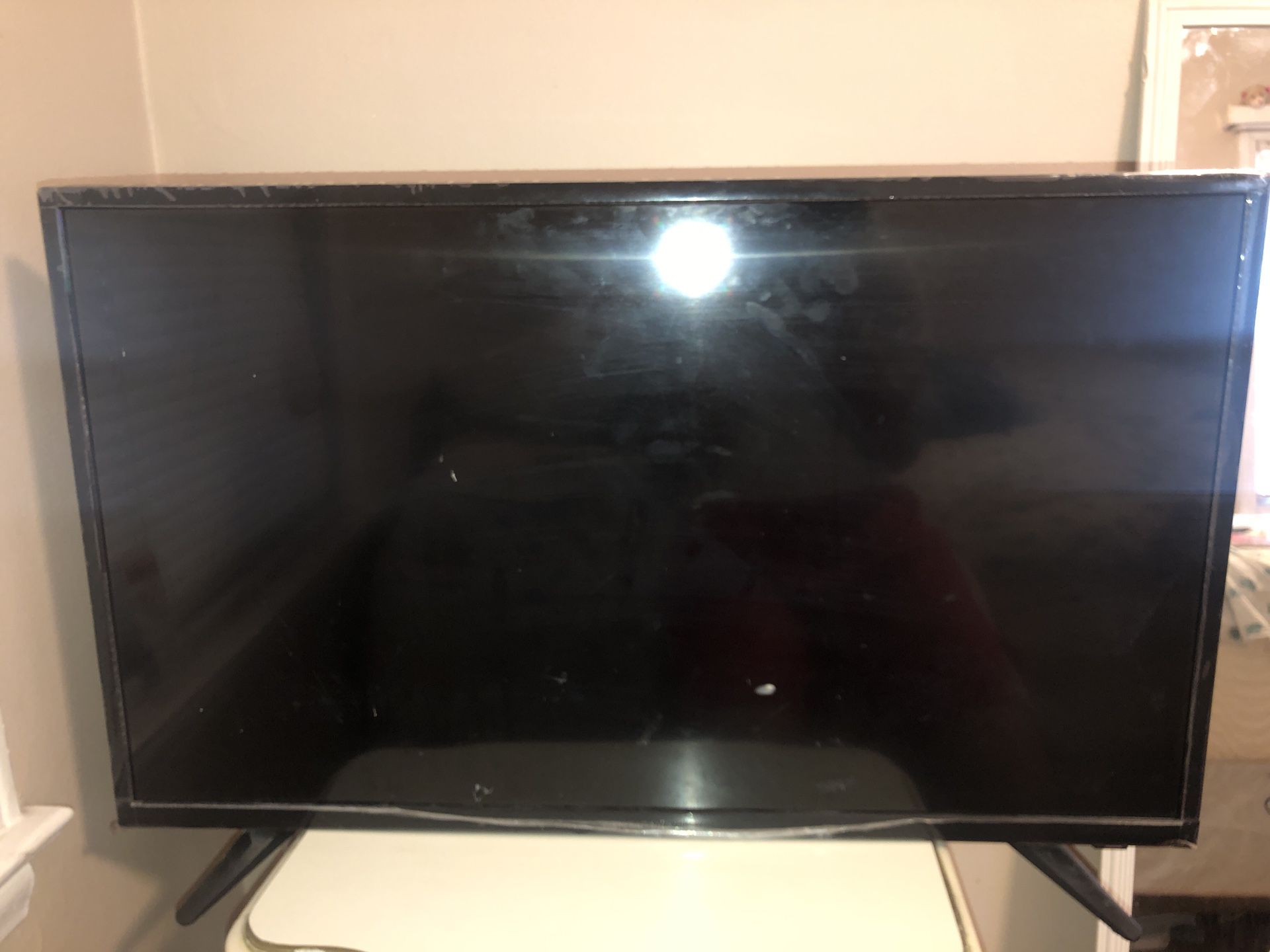 32 Inch INSIGNIA TV! Great condition! FREE Delivery