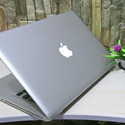 Apple MacBook Pro 13” Core 2 Duo Processor 4GB RAM 320GB HDD $140 