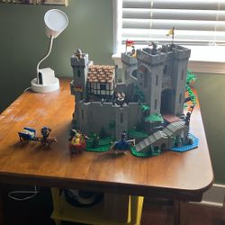Lego Lion Knights Castle