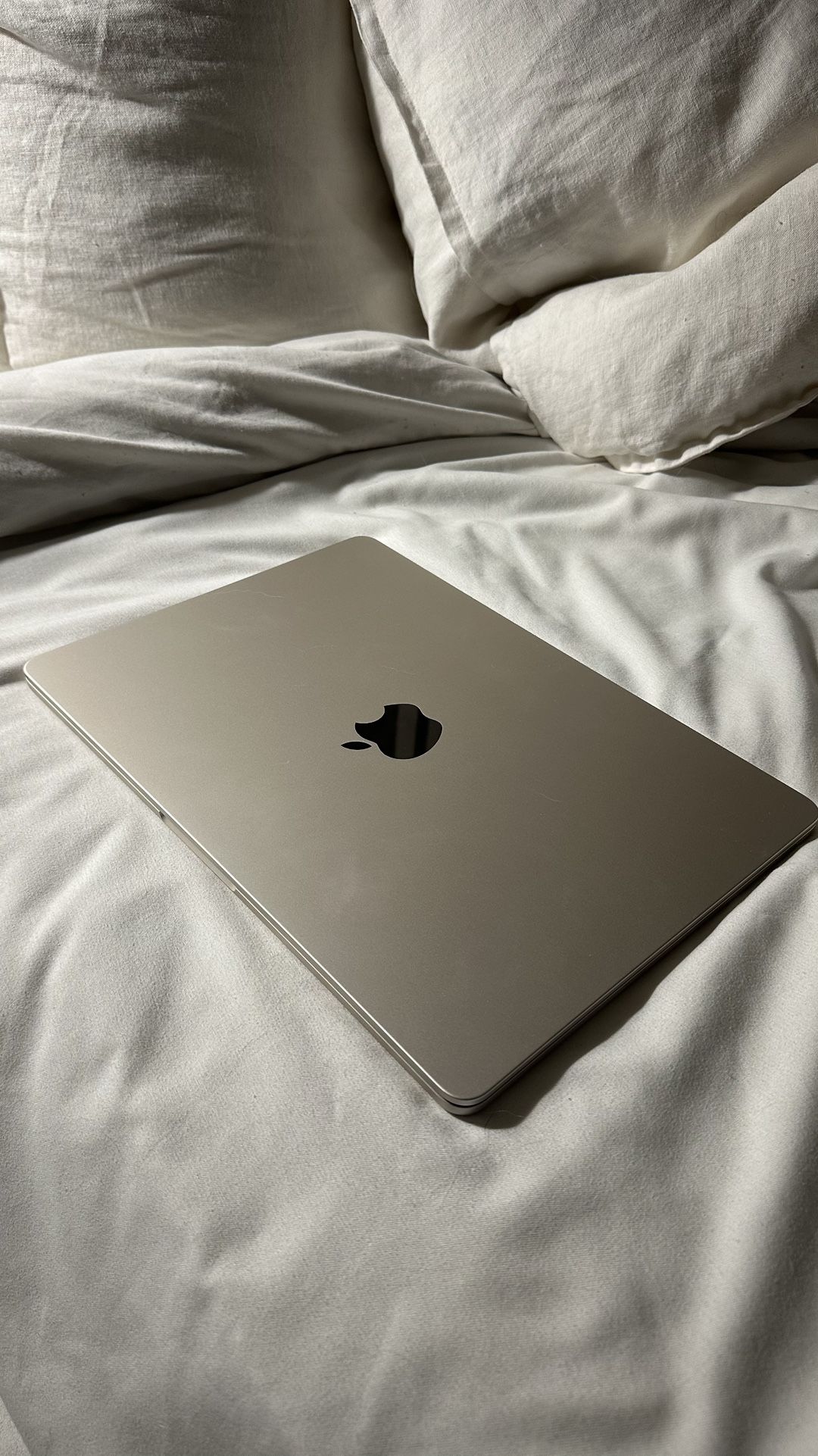 13.6 inch Macbook Air 2022 M2 Chip 8 GB