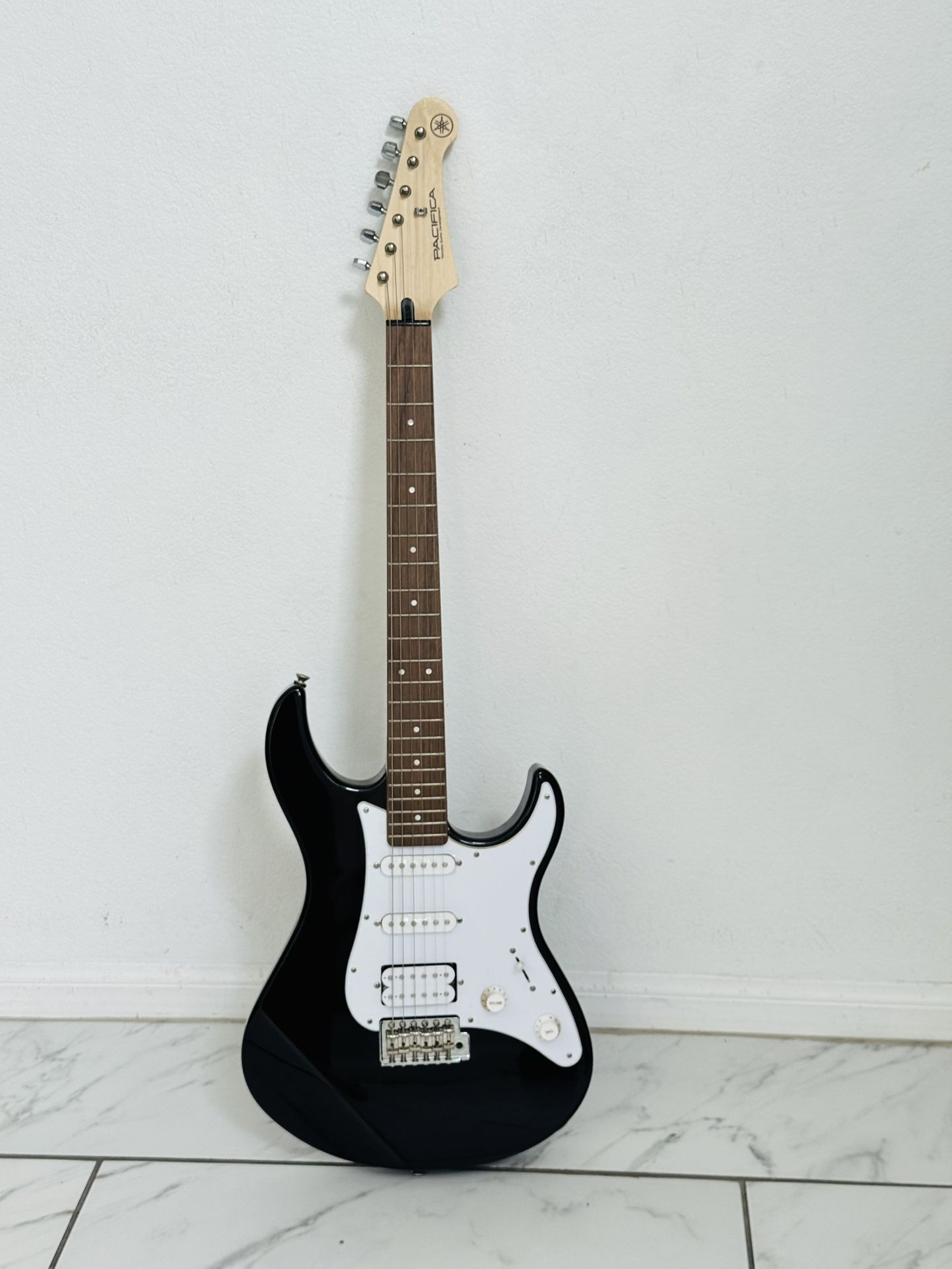 Yamaha PAC012 Full Size Electric Guitar