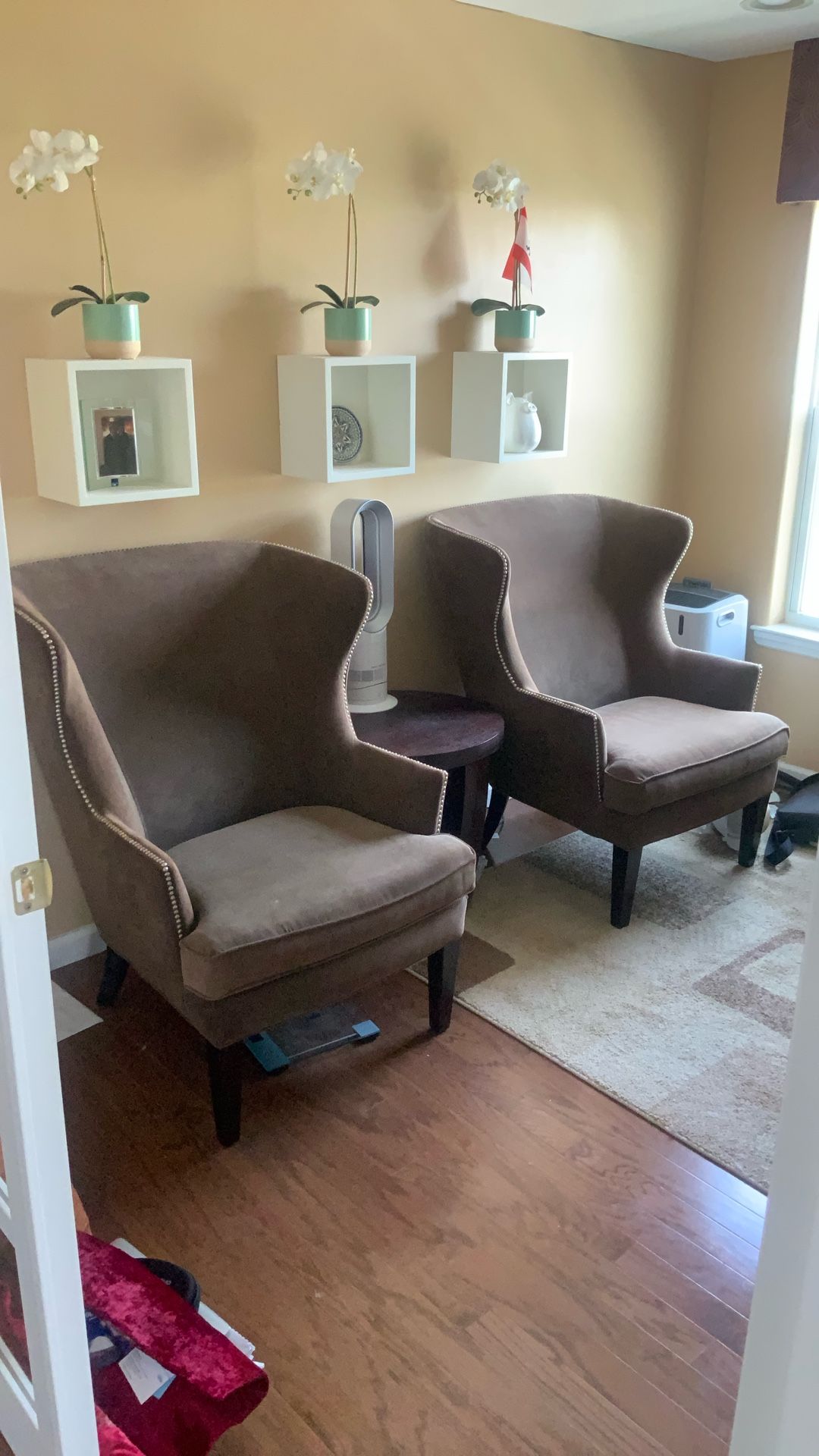 2 Wing Chairs
