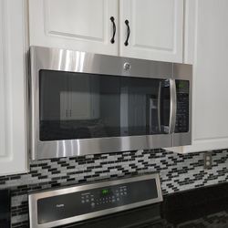 GE Microwave Great Condition 