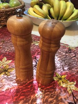 Salt and pepper shaker