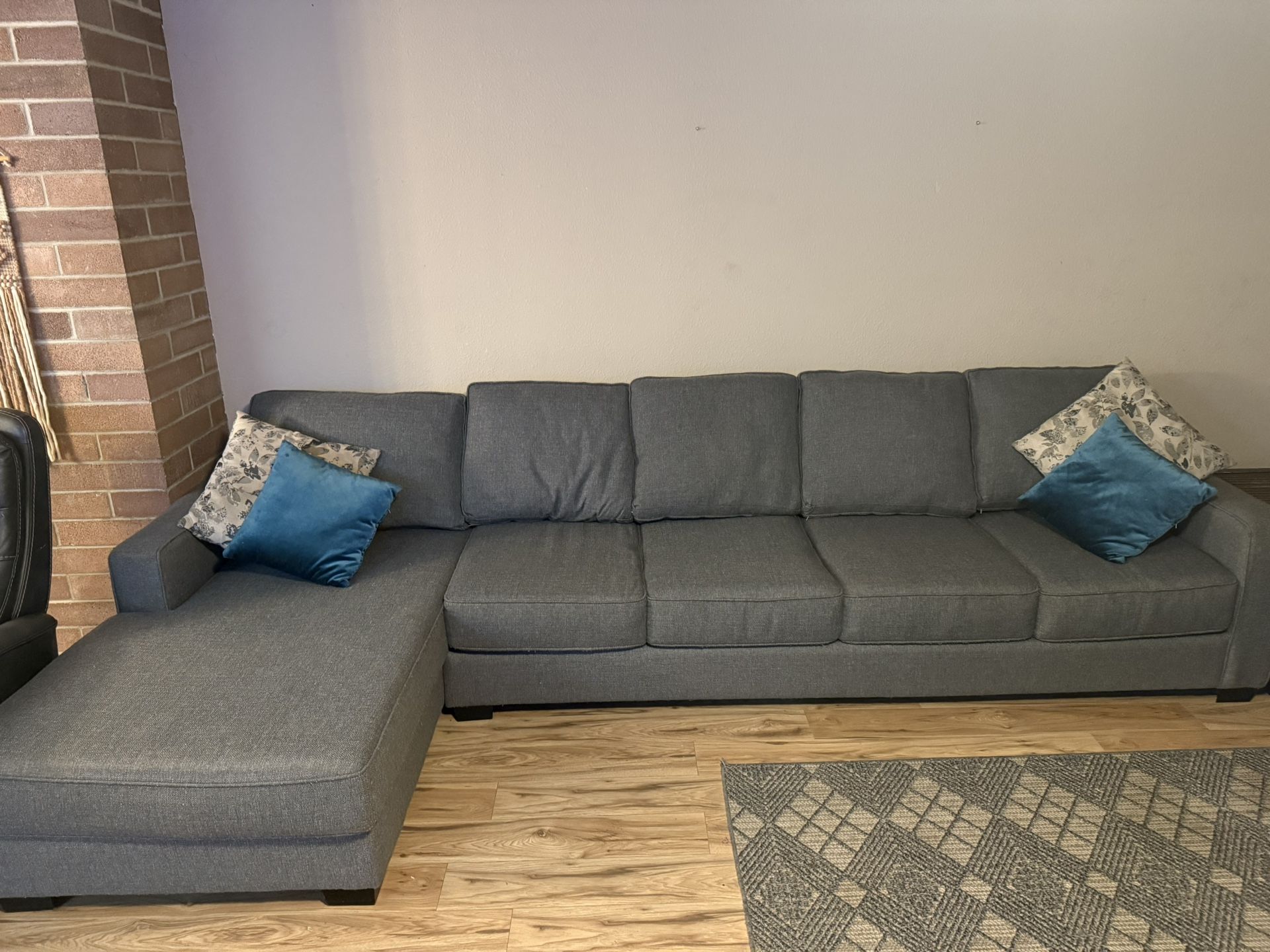 Modern Contemporary Style Couch