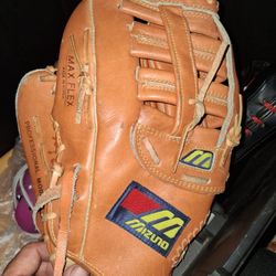 Le.Ft handed baseball gloves.