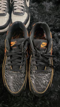 Nike Air Max Volcano Black and Orange size 10
