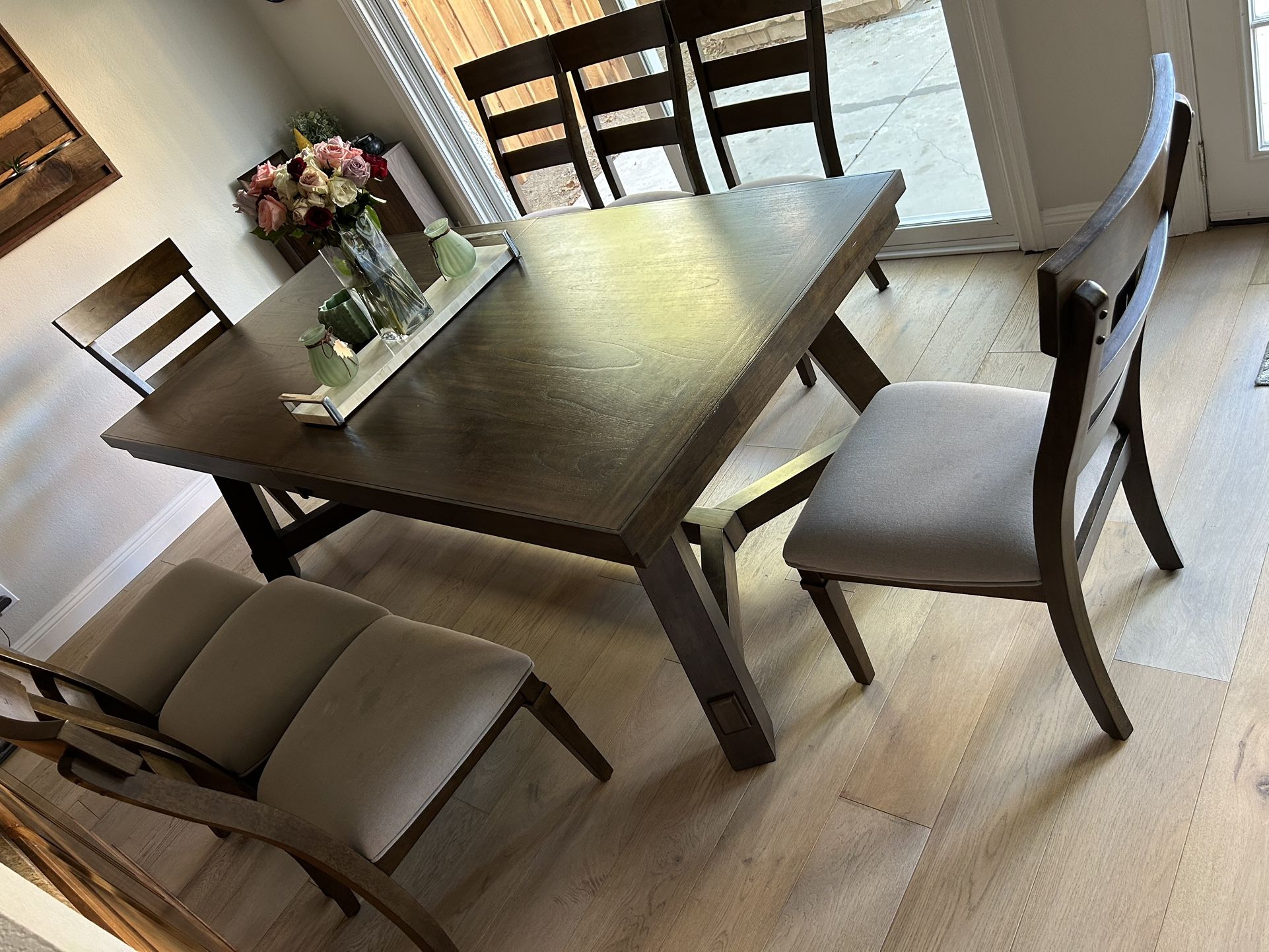Kitchen Table + 8 Chairs