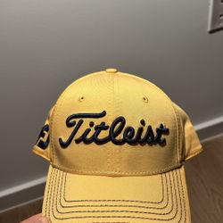 Grab This! Gray Titleist Golf Cap – Adjustable Performance Hat