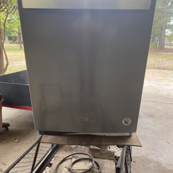 Whirlpool Dishwasher For Parts Or Repair