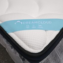 LIKE NEW! DreamCloud Premier Queen Mattress - Delivery Available