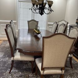 Dinning Table With 10 Chairs 