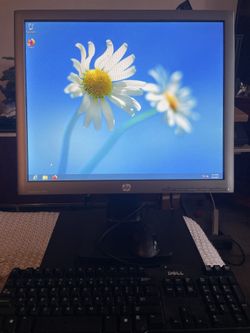 Windows 8 computer setup. Includes a 15” lcd flat screen monitor, keyboard and mouse.