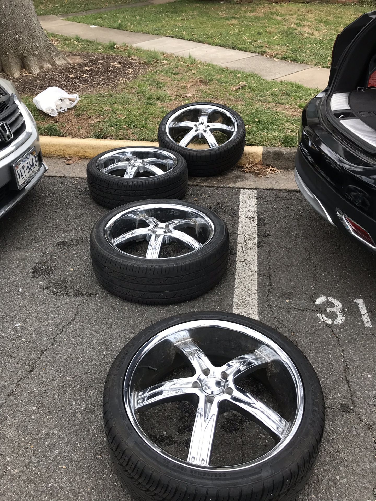 4 rims and tires 22”. 265-55-22” chrome with tires pressure level included