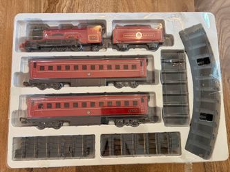 Lionel Harry Potter Hogwarts Express O-Gauge Train Set – $275 OBO