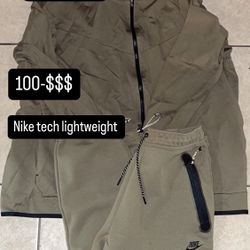 Nike Tech Light Weight 