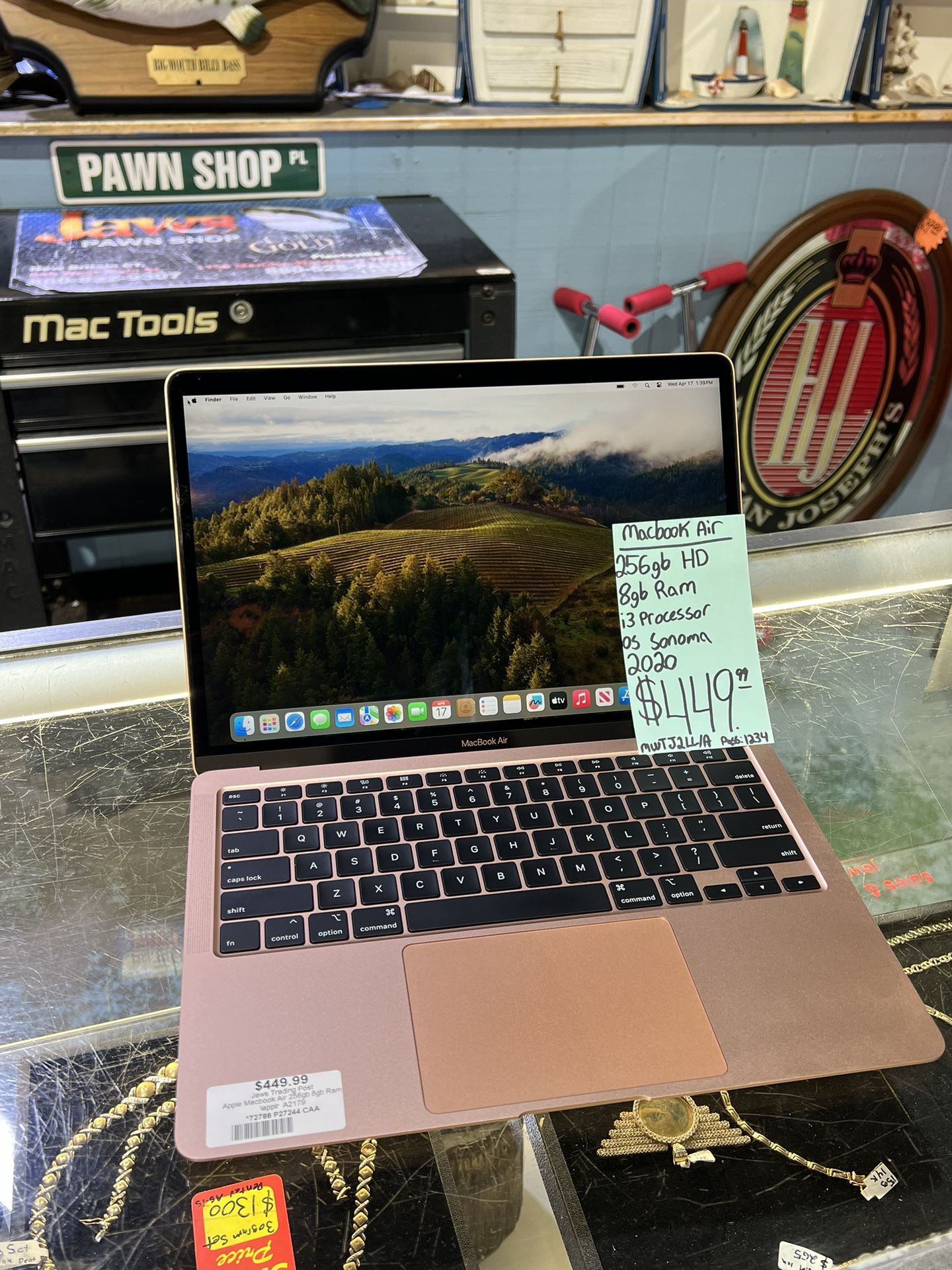 MacBook Air 2020 laptop 256GB HD 8Gb Ram rose gold pick up only 