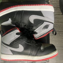 Jordan 1 Mid Red, Black And Grey 8c