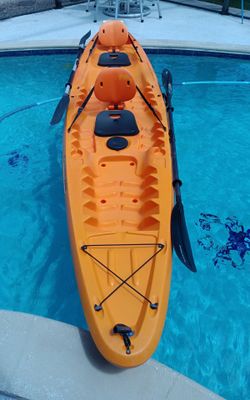KAYAK 1-2-3 PERSON WILDERNESS SYSTEMS TARPON 130T WITH PADDLES