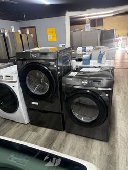 SAMSUNG BLACK STAINLESS FRONT LOAD WASHER & GAS DRYER LAUNDRY PAIR WITH ONE PEDESTAL 🔥