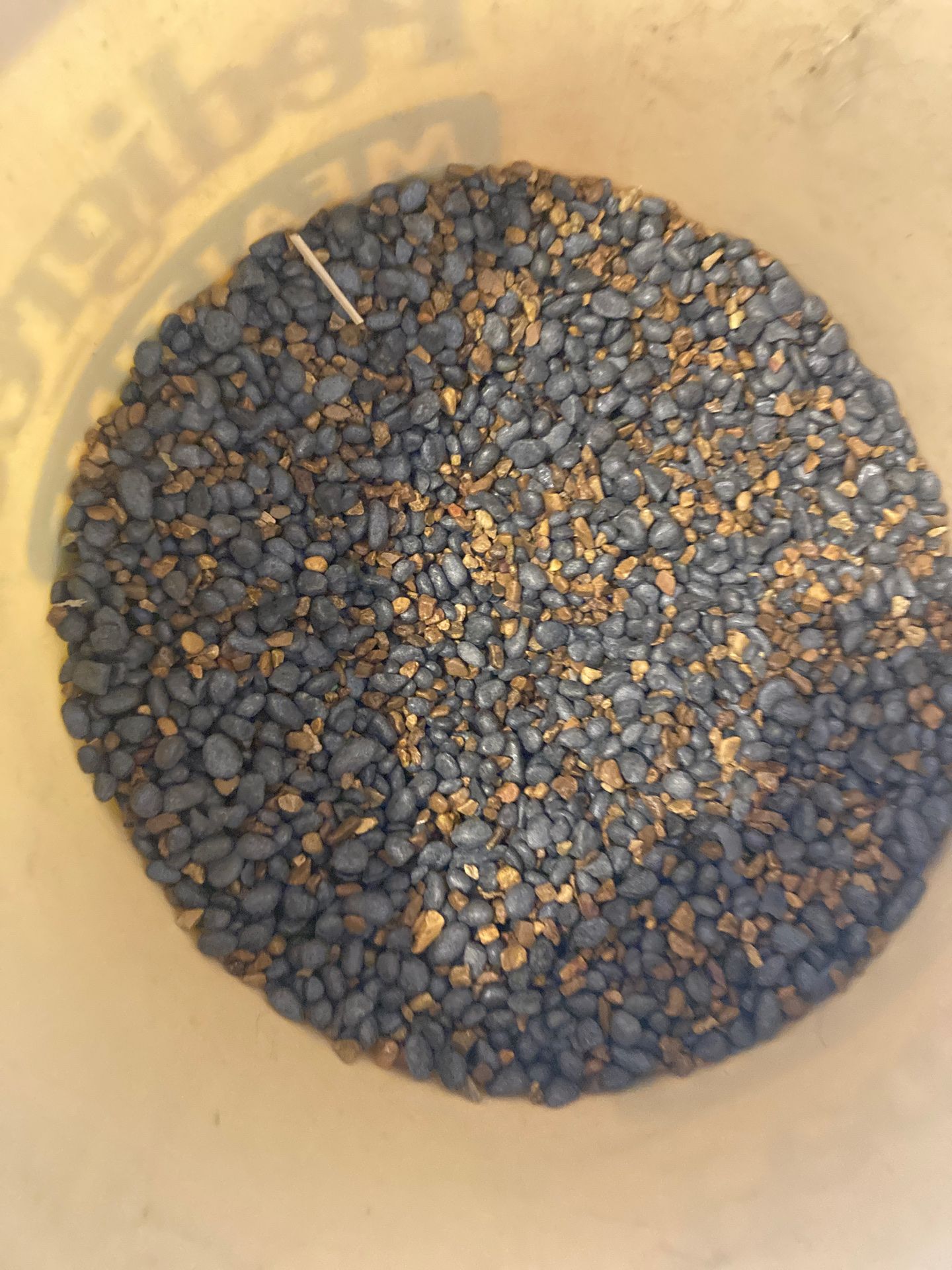 Aquarium stones 2 gallons / 20 lbs apron