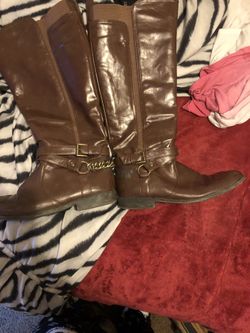 Boots size 8