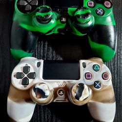 Custom PS4 Controllers 
