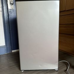 Mini Fridge - Deep Cleaned - Great Condition 