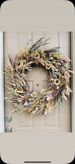 BEAUTIFUL HAND MADE WREATHS 