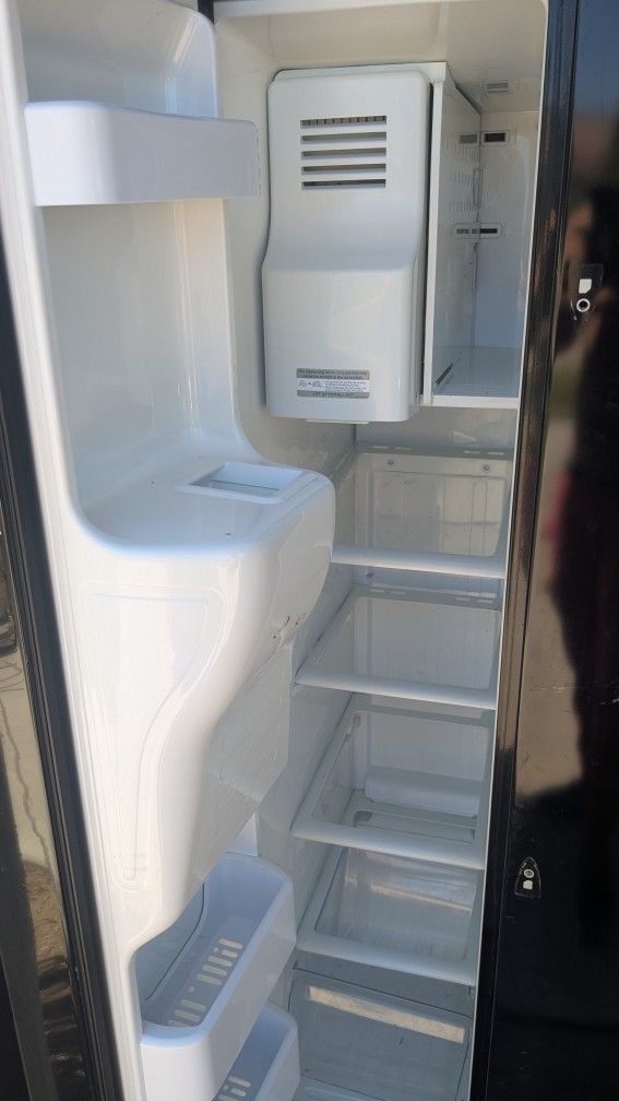 NEW BLACK SAMSUNG REFRIGERATOR!!