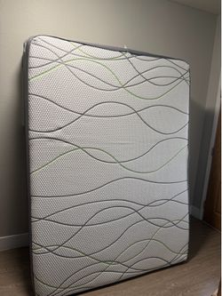Queen mattress with box spring