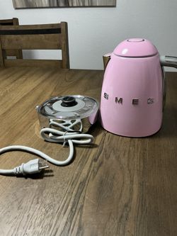Smeg Electric Kettle 1.7 L. 57 Oz Capacity 