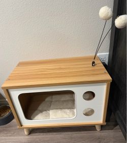 Modern Wooden Cat House / Cat Condo – Like New