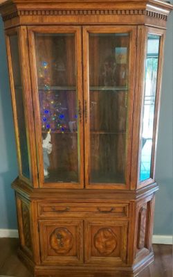 Bernhard/Hibriten China Hutch