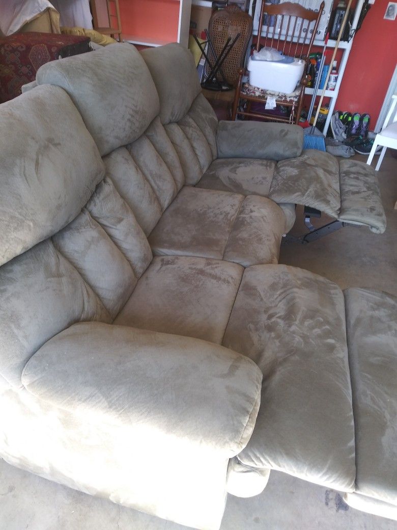 Reclinable Sofa