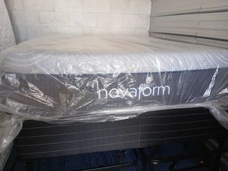 Like new full size mattress novaform